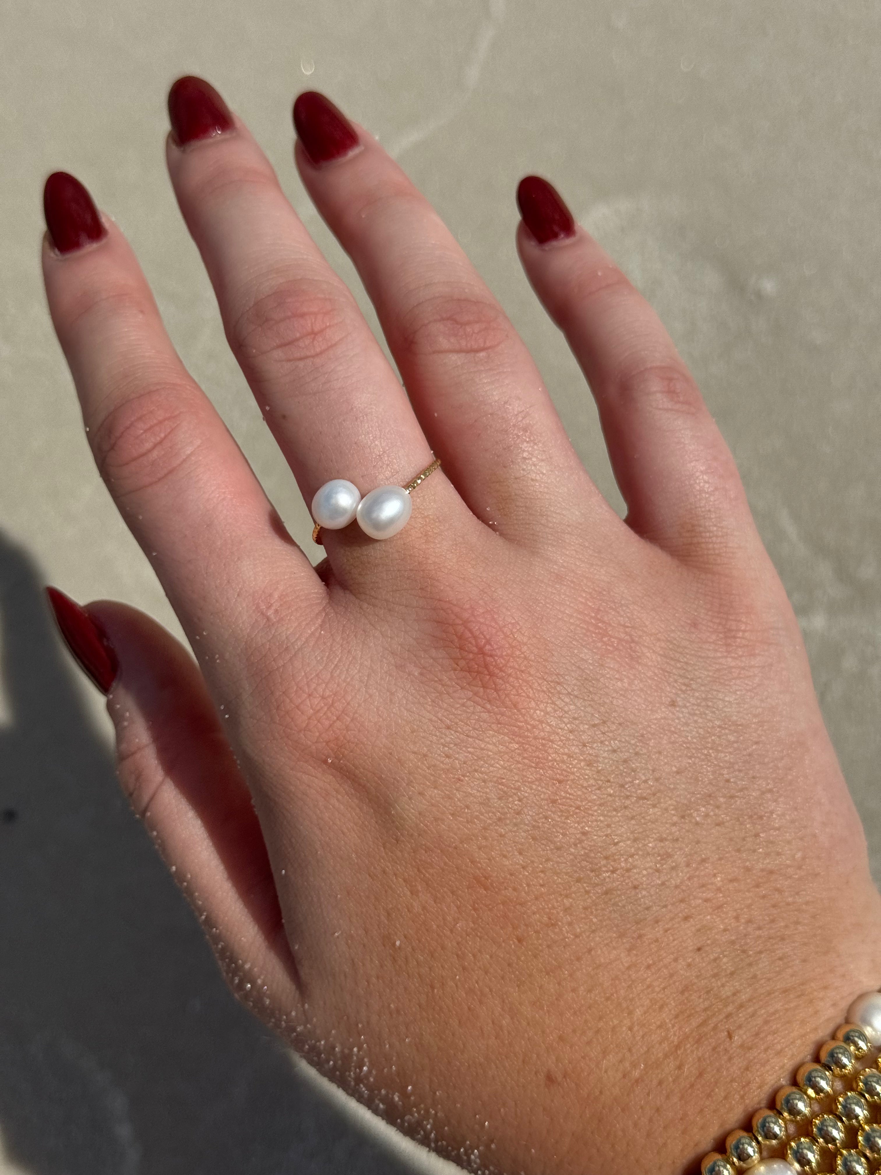 Minimalistic Pearl Ring